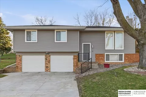 7718 Meadow Ln, La Vista, NE 68128