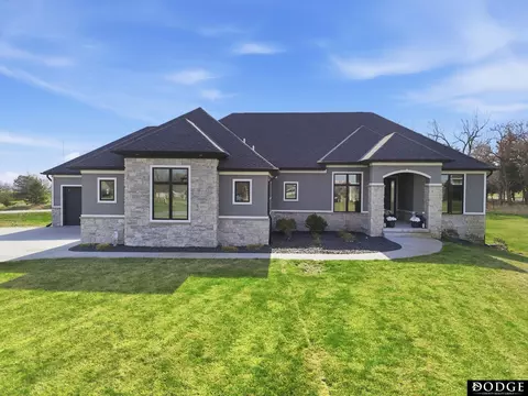 1211 W Dolores Ct, Lincoln, NE 68523