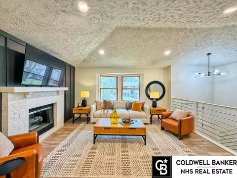 14824 Hillside Plz, Omaha, NE 68154