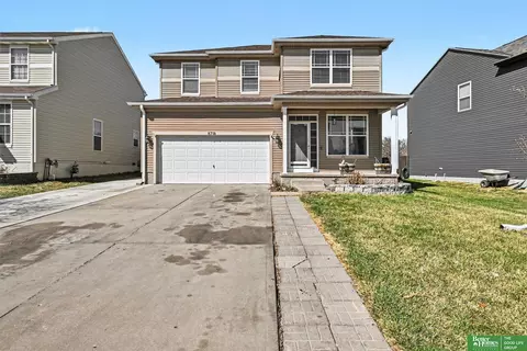 8718 Wyoming St, Omaha, NE 68122