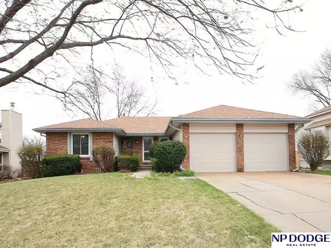 9404 Drexel St, Omaha, NE 68127