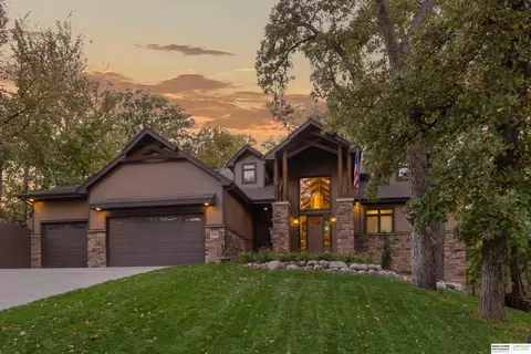 5702 S 238th St, Elkhorn, NE 68022