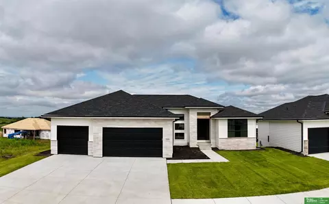 5430 N 212 Ave, Elkhorn, NE 68022