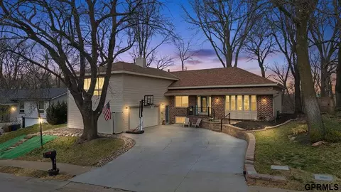 601 N Martin Dr, Bellevue, NE 68005