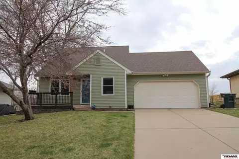 8509 Horizon Dr, Lincoln, NE 68505