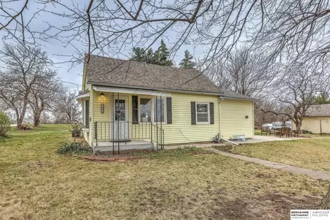 240 D St, Eagle, NE 68347