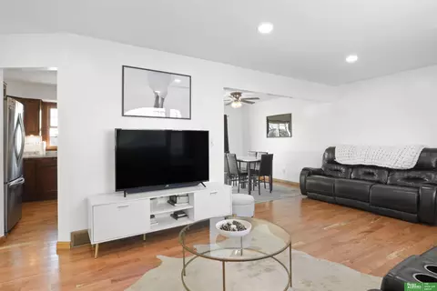 Living - 2001 Hampton Dr, Tekamah, NE 68061 photo 2 of 4