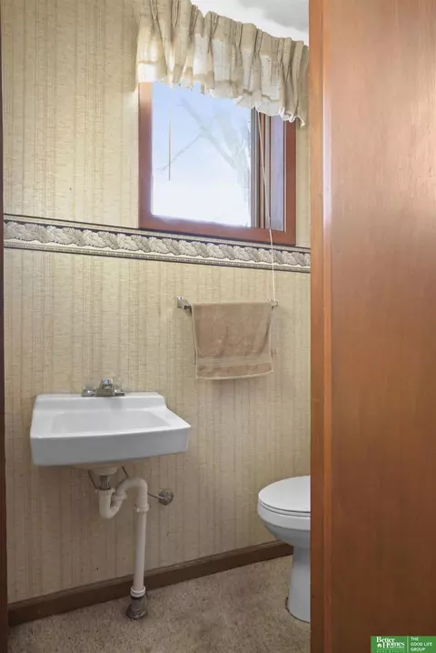 Bath - 2001 Hampton Dr, Tekamah, NE 68061 photo 3 of 3