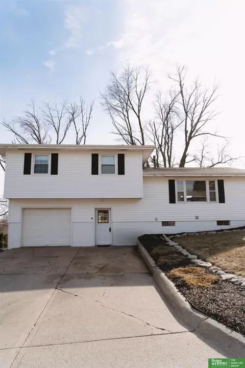 2001 Hampton Dr, Tekamah, NE 68061