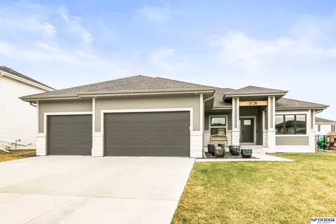 17011 Sarah St, Bennington, NE 68007