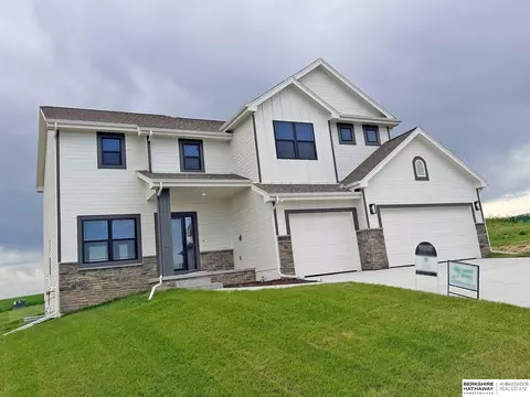 16009 Abigail St, Bennington, NE 68007