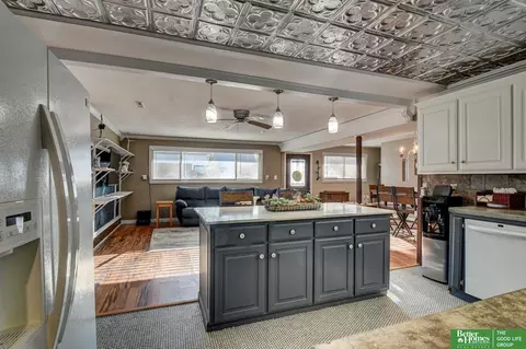 104 S Chicago St, Weeping Water, NE 68463