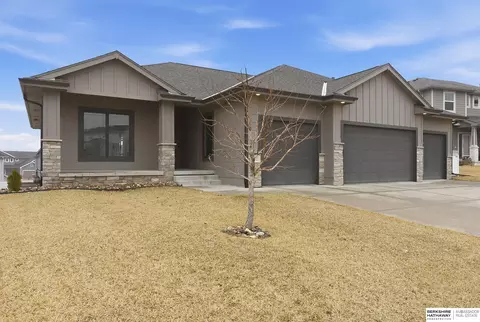 17122 Potter St, Bennington, NE 68007