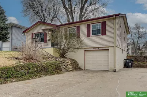 9059 Valley St, Omaha, NE 68124