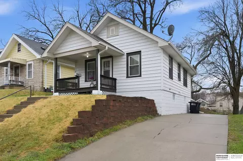 2922 N 49th St, Omaha, NE 68104
