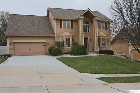 14121 Jaynes St, Omaha, NE 68164