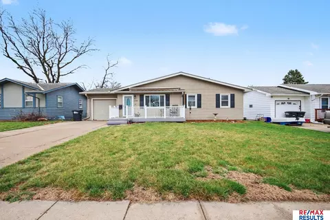 12136 N St, Omaha, NE 68137