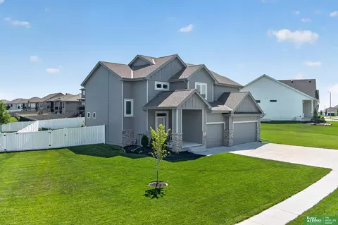 21819 G St, Elkhorn, NE 68022