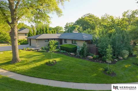 1509 Skyline Dr, Lincoln, NE 68506