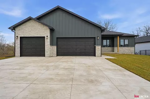 1044 Tuscan Trl, Hickman, NE 68372
