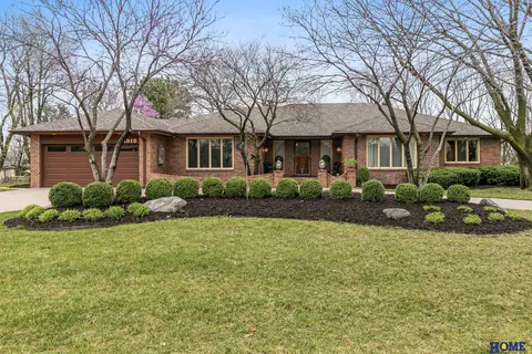 1918 Yorkshire Ct, Lincoln, NE 68506
