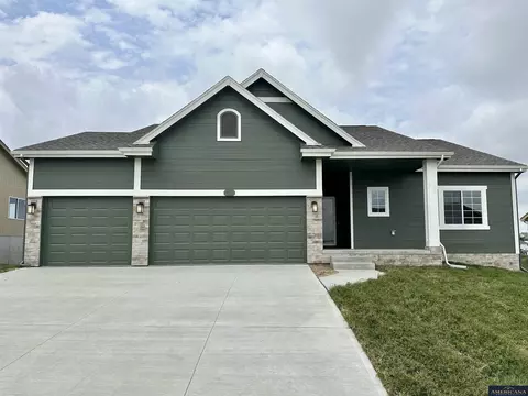 5406 N 182 St, Elkhorn, NE 68022