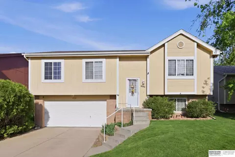 8929 N 78th Avenue Cir, Omaha, NE 68122