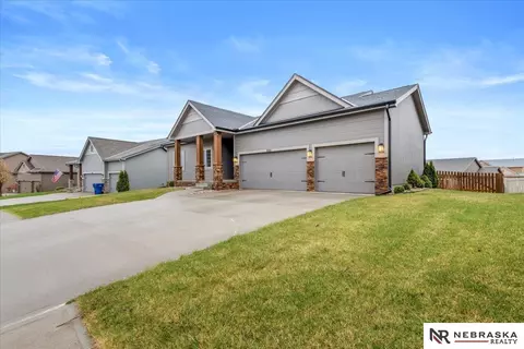 16471 Read St, Bennington, NE 68007 photo 2