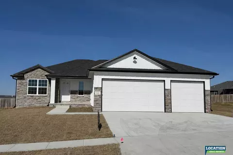 7622 Vera Dr, Lincoln, NE 68516
