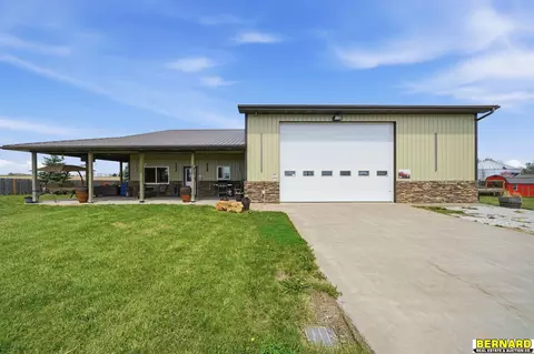 5 South St # W, Lorton, NE 68382