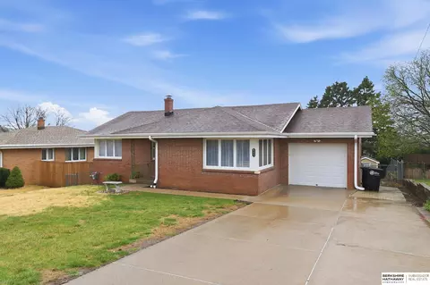 4323 Monroe St, Omaha, NE 68107