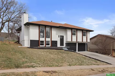 12230 Erskine Cir, Omaha, NE 68164