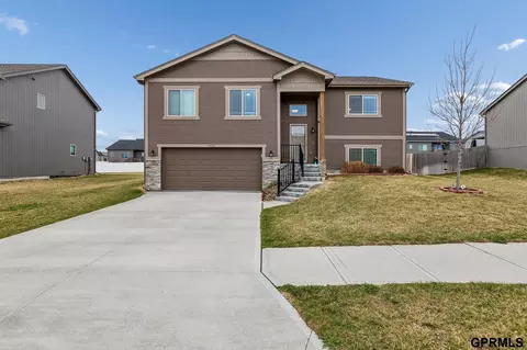 7333 N 166 St, Bennington, NE 68007