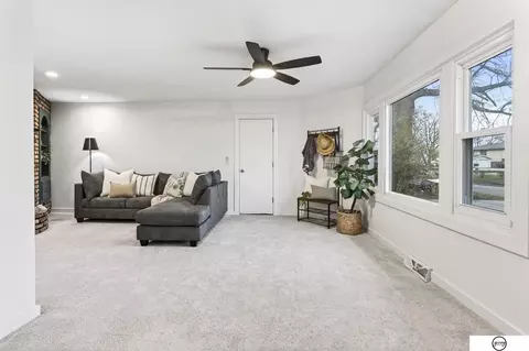 Living - 102 W 28th Ave, Bellevue, NE 68005 photo 2 of 3