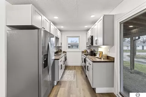Kitchen - 102 W 28th Ave, Bellevue, NE 68005 photo 2 of 7