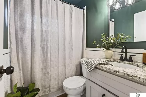 Bath - 102 W 28th Ave, Bellevue, NE 68005 photo 2 of 3