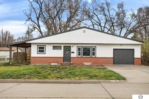 102 W 28th Ave, Bellevue, NE 68005
