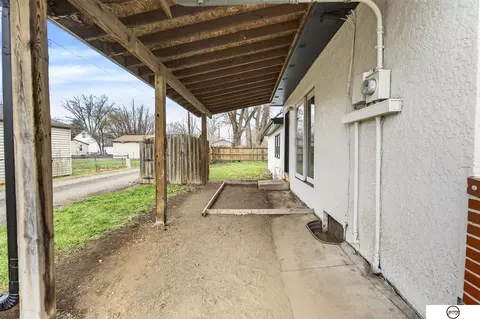 Exterior - 102 W 28th Ave, Bellevue, NE 68005 photo 4 of 5