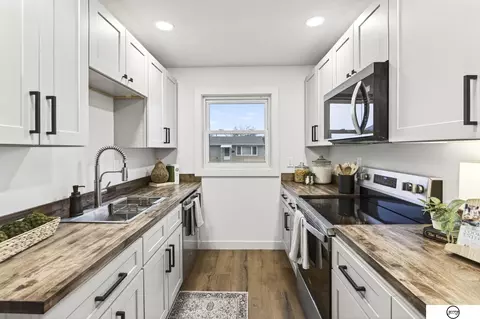 Kitchen - 102 W 28th Ave, Bellevue, NE 68005 photo 5 of 7
