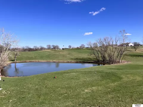 1317 Beaver Lake Blvd, Plattsmouth, NE 68048