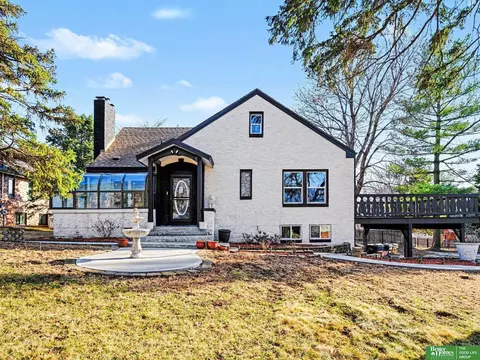306 Bellevue Blvd, Bellevue, NE 68005