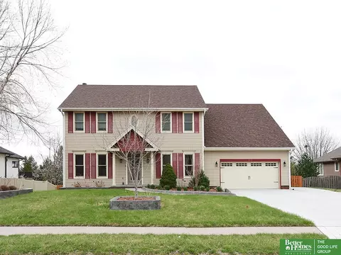315 Pheasant Run Ln, Papillion, NE 68046