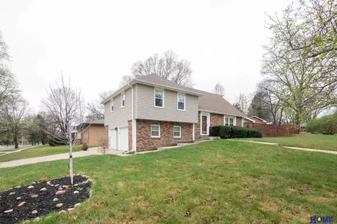 200 Taylor Park Dr, Lincoln, NE 68510