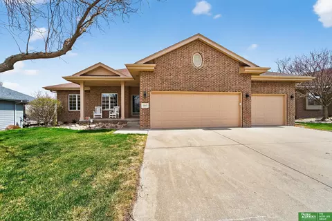 11611 S 198th St, Gretna, NE 68028