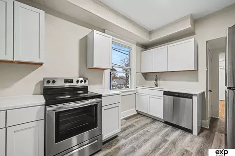 1214 S 25 Ave, Omaha, NE 68105