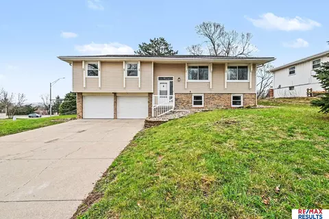 11601 S 37 St, Bellevue, NE 68123