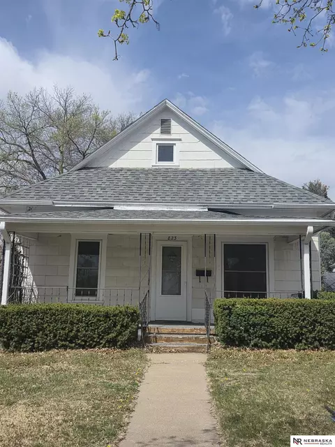 823 8th St, Fairbury, NE 68352