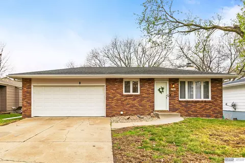 6141 S 48th St, Lincoln, NE 68516