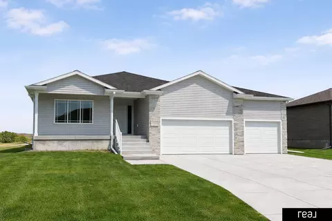 1653 Stonewood Ave, Grand Island, NE 68803