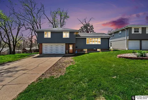 4911 Saratoga St, Omaha, NE 68104
